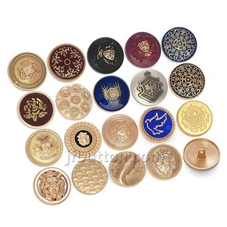 Ikki ko'krakli kostyum tugmalari